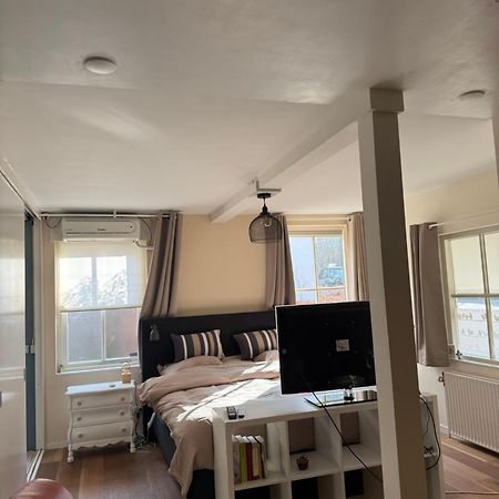 Bij Flora Bed & Breakfast Беекберген Екстериор снимка